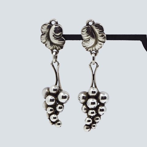 Georg Jensen; Par Moonlight Grapes øreringe i sterlingsølv, nr. 40