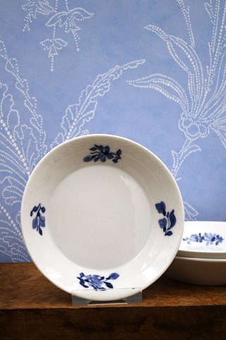 Bottle tray in Blue Flower, Braided from Royal Copenhagen.10/8043...