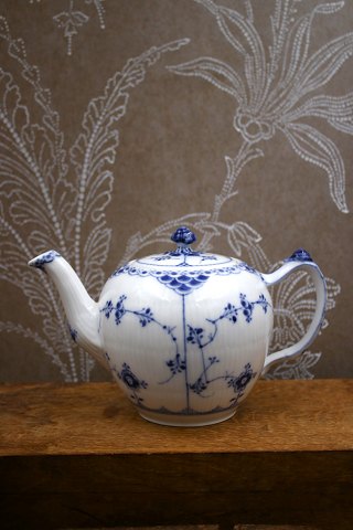 Small teapot in Blue Fluted Half Lace from Royal Copenhagen.RC#1/609. from 1898-1923...