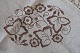 Gammel dugHåndbroderet med  farvet broderiCa. 100cm x 98cm