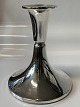 Lysestage 830 sølv. Designed by David­ Andersen.
Højde 11,5 cm.
