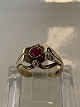 14 karat guld, Dame ring med rød sten.Ring størrelse 52.