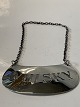 Whiskey sign, sterling, Bottle / Decanter sign.
Width 5 cm.