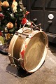 Decorative, old drum in brass with painted wooden edges (Red / White)...