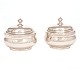 Pair of Danish 18th century silver bonbonniere by Eilert Hansen Steenfeldt, Viborg, 1758-88. H:9,5cm. D: 10,5cm. W: 524gr (pair)