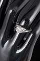 8 karat hvidguldsring med diamant.