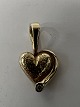 14 karat guld. Hjerte med indlagt diamant.Charms / Vedhæng.Højde 1,8 cm.