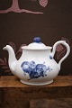Rare Blue Flower teapot from Royal Copenhagen.10/8707. 1st grade. from 1923-28. Edge chip on lid !