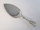 Lundin Antique präsentiert: Georg Jensen. Tortenheber aus Sterlingsilber (925). Dekoratives Besteck Nr. 42. ...