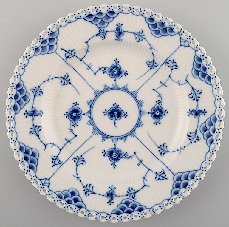 15 Royal Copenhagen kgl. P. Musselmalet helblonde frokost tallerken Nummer 1085, 1. sortering.