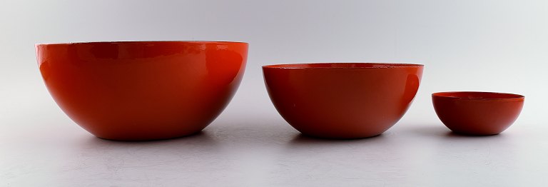 KAJ FRANCK, Finnish designer.3 red bowls in enameled metal, Finel, Finland, 1950s.