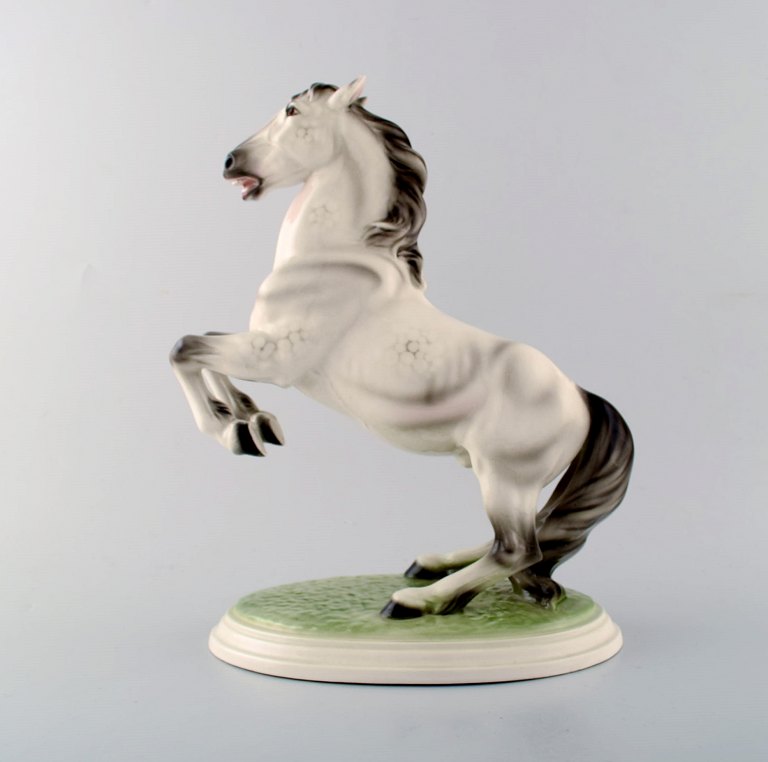 Keramos, Wien. Stejlende hest, figur i porcelæn. Flot figur, ca. 1940erne.