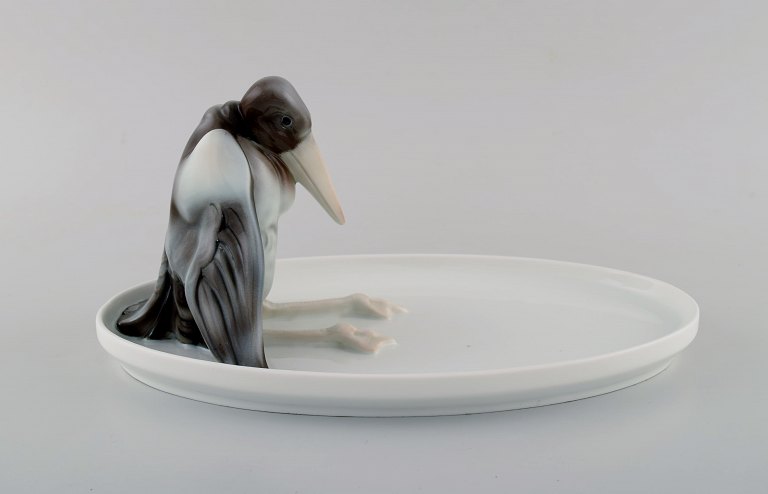 Josef fischer for Rosenthal. Art nouveau visitkortholder / skål i håndmalet porcelæn med marabu. Ca. 1910.