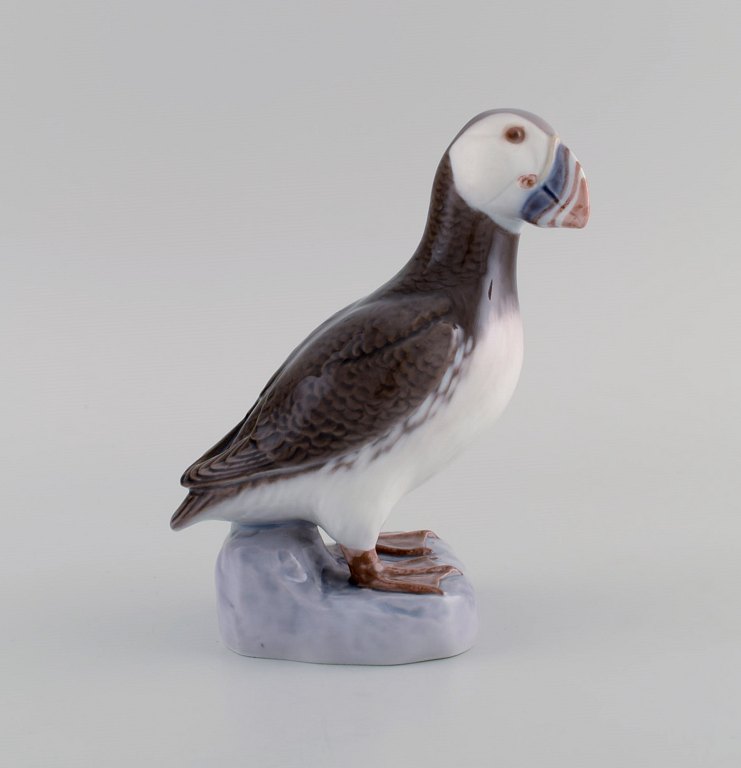 Bing & Grøndahl porcelænsfigur. Modelnummer 2384. Søpapegøje. Midt 1900-tallet.