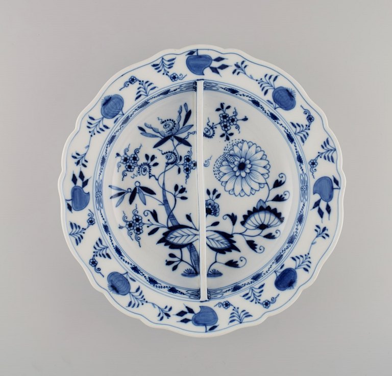 Stor antik Meissen Løgmønstret skål med rumdeler i håndmalet porcelæn. Sent 1800-tallet.