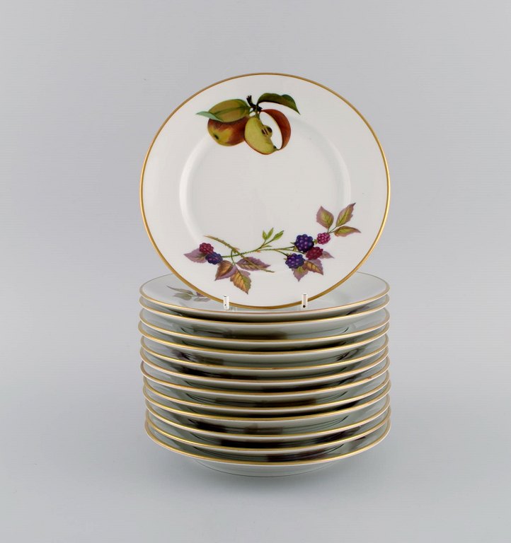 Royal Worcester, England. Tolv Evesham porcelænstallerkener dekoreret med frugter og guldkant. 1980