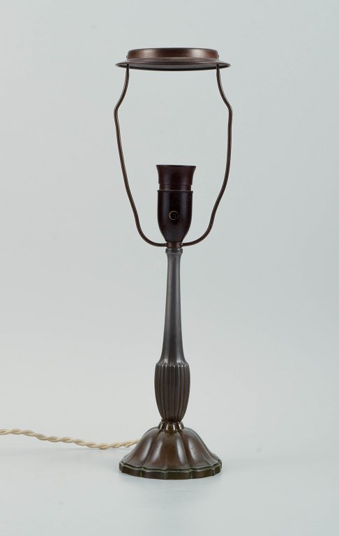 Just Andersen, bordlampe i diskometal.Model D56.