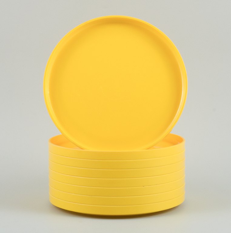 Massimo Vignelli for Heller, Italy.A set of 8 plates in yellow melamine.