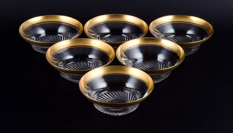 Rimpler Kristall, Zwiesel, Germany, six hand-blown crystal fingerbowls with gold rim decorated with grapes and vine leaves.
