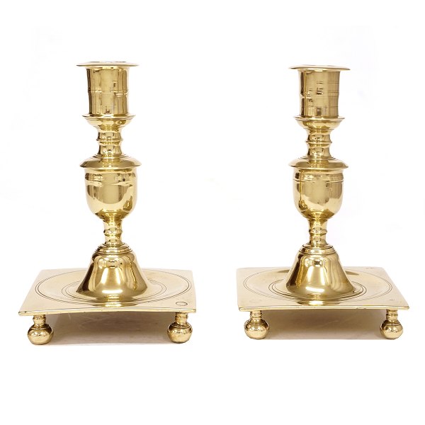 Pair of brass Baroque candlesticks. Denmark circa 1720-40. H: 23cm. Base: 15x15cm