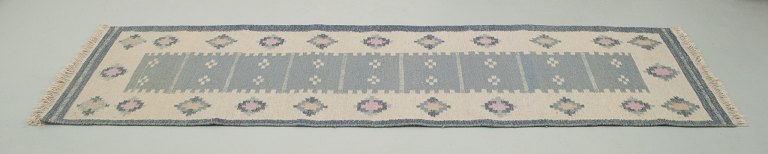 Swedish handwoven runner in pure wool. Rölakan technique. Geometric pattern. White, blue, and pink colors.