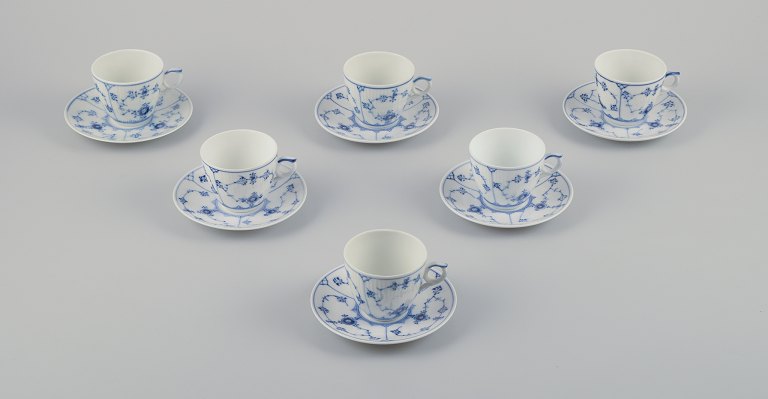 Royal Copenhagen Musselmalet Riflet.Seks kaffekopper med tilhørende underkopper.