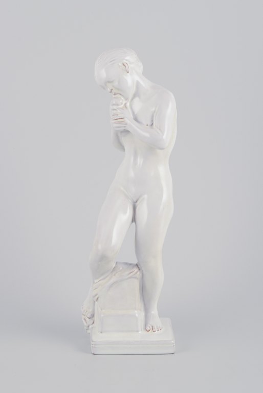 Kai Nielsen for Kähler,
"Eva med æblet". Hvidglaseret figur af lertøj.