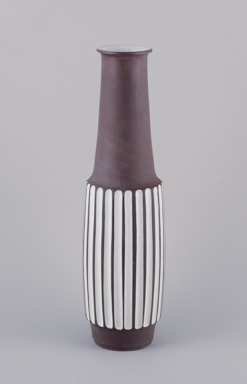 Larholm, Norge.
Gulvvase af keramik.