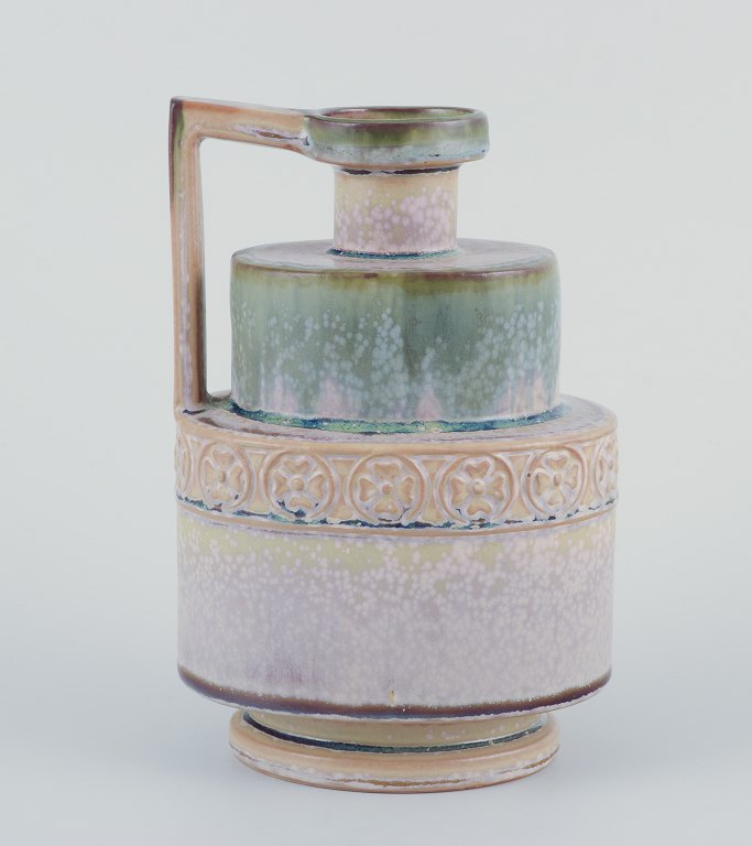 P. Garnier, Enghien, fransk keramiker.
Kande af keramik. Art Deco form.