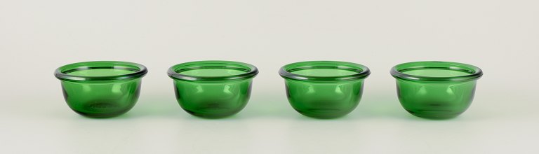 Kaj Franck for Nuutajärvi, Finnish glass artist.A set of four ‘Luna’ rinsing bowls in green art glass.