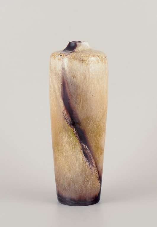 Elly Kuch (1929-2008) og Wilhelm Kuch (1925-2022). Unika keramikvase. Slank form.