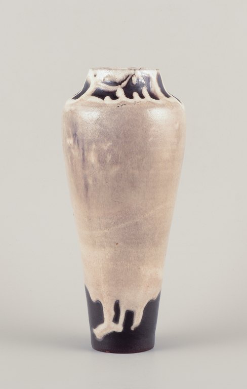 Elly Kuch (1929-2008) og Wilhelm Kuch (1925-2022). 
Stor unika keramikvase med flydeglasur.