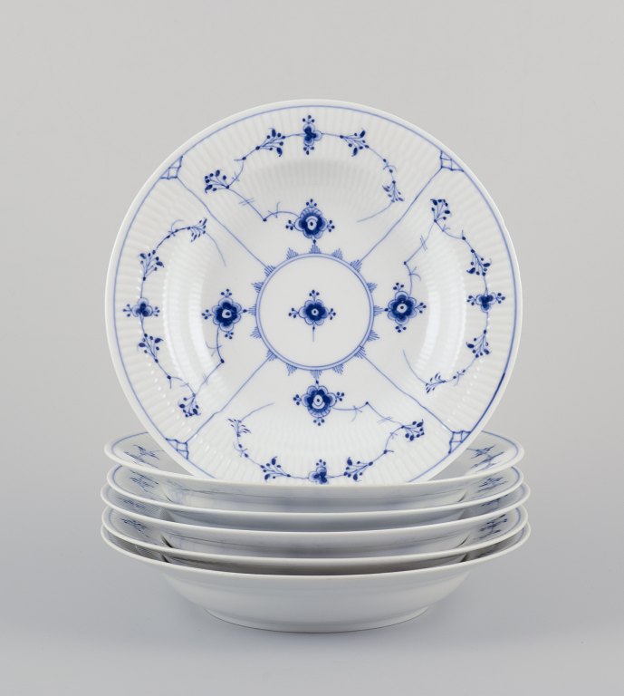 Royal Copenhagen Musselmalet Riflet.Et s&#230;t p&#229; seks dybe tallerkener.