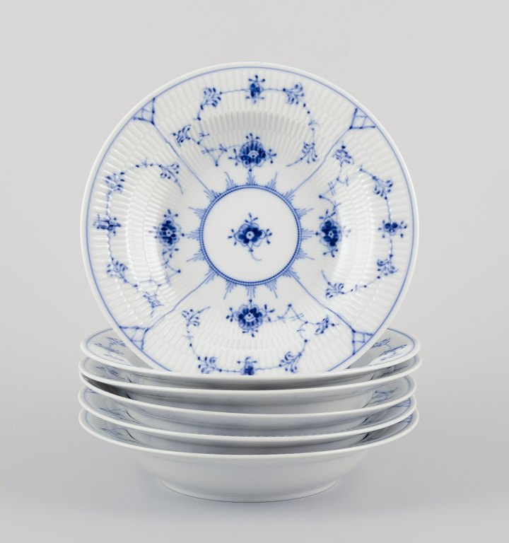 Royal Copenhagen Musselmalet Riflet.Et s&#230;t p&#229; seks dybe tallerkener.