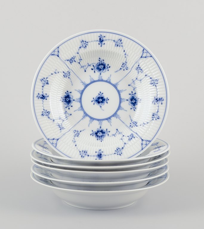 Royal Copenhagen Musselmalet Riflet.Et s&#230;t p&#229; seks dybe tallerkener.