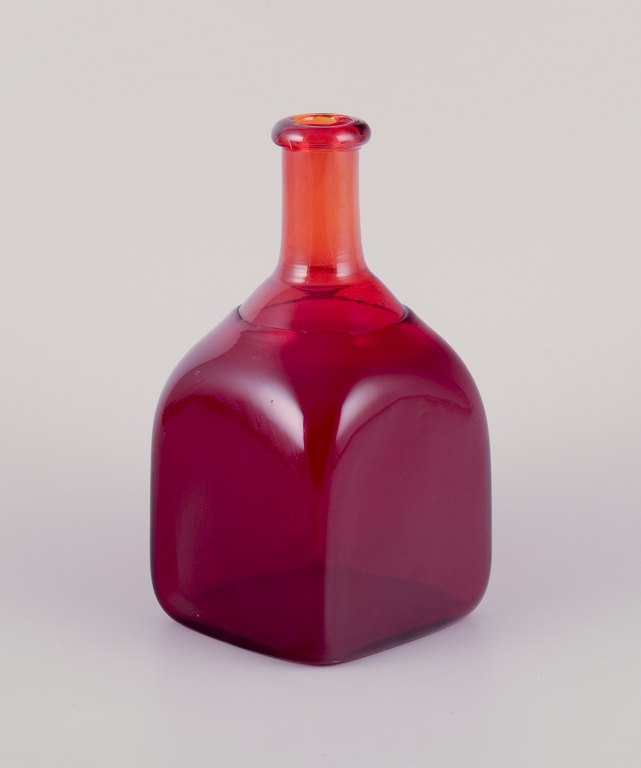 Nanny Still for Riihimäen Lasi, Finland.
Flakon af kunstglas.