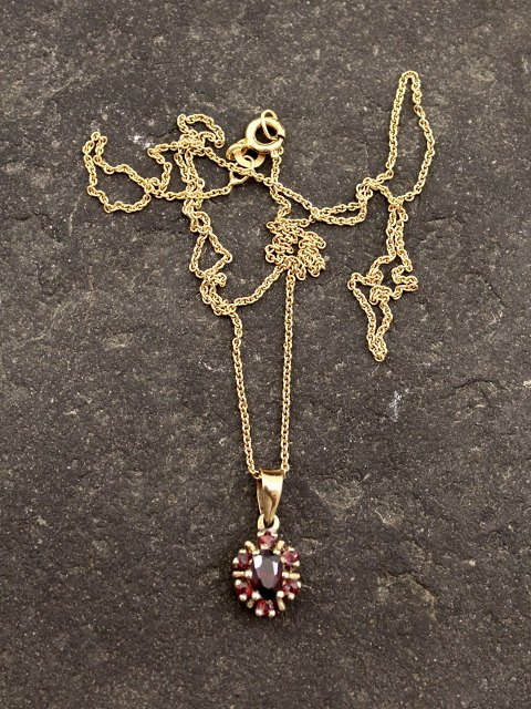 8 karat guld vedhæng og 8 karat kæde