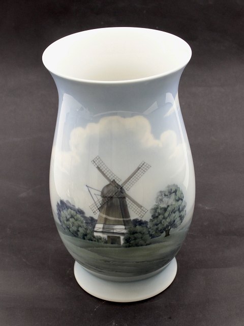 B&G vase with mill no. 715/5440