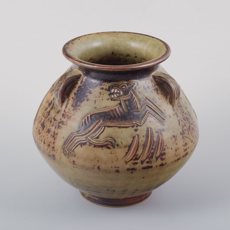 Jais Nielsen for Royal Copenhagen. Keramikvase i sung glasur.