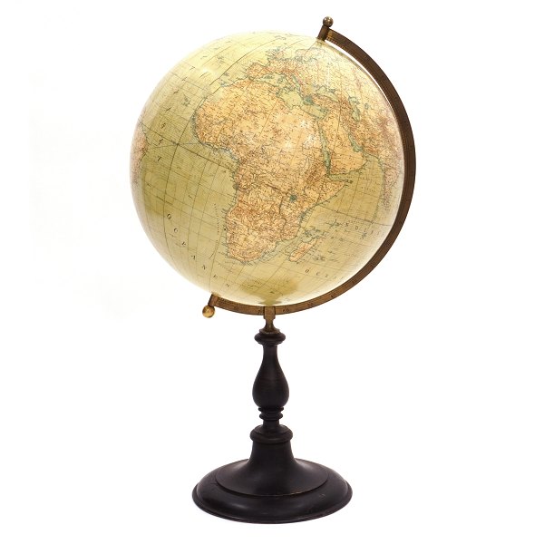 Stor dekorativ globus 1909. Stor "Jordglobus" af Arvid Kempe, Stockholm, 1909 på træfod. H: 98cm. D: 50cm