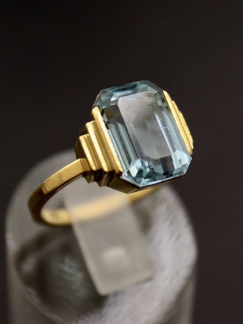 18 karat art deco guld ring  med aquamarine