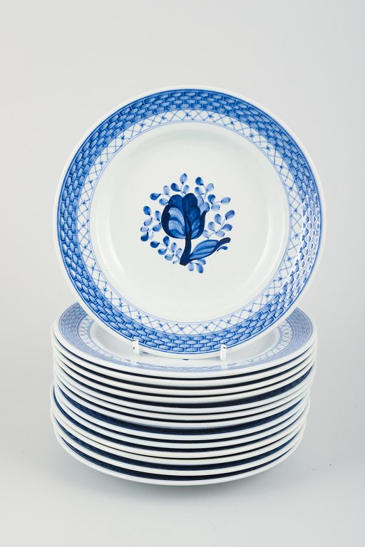 14 tallerkener, modelnummer 11/1842. Aluminia, Tranquebar.