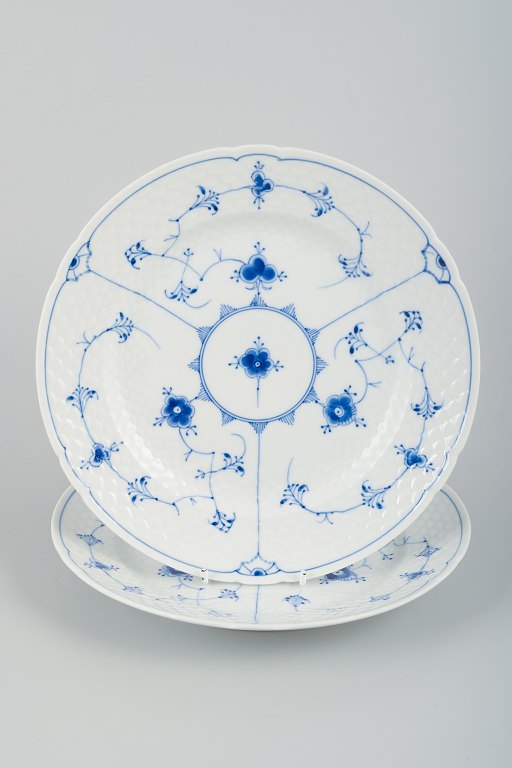 Bing og Grøndahl Musselmalet. To middagstallerkener i porcelæn.
