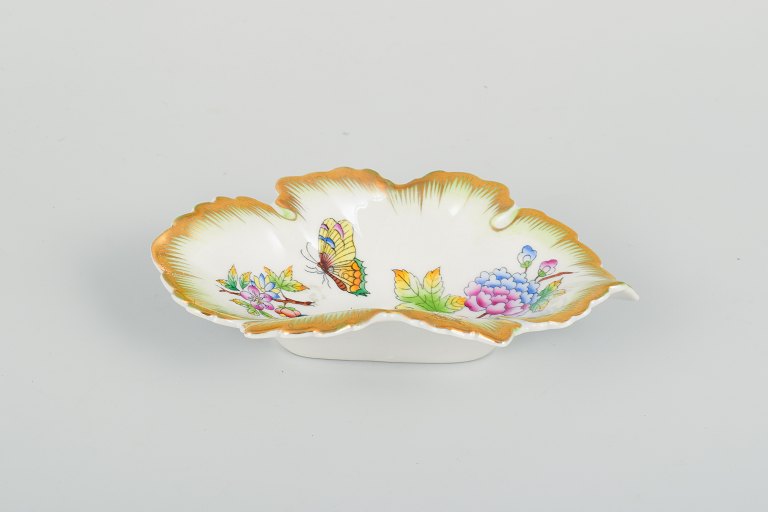 Herend, Ungarn. "Queen Victoria" skål af porcelæn.