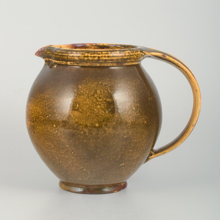 Svend Hammershøi (1873-1948) for Kähler. 
Kande i glaseret keramik.