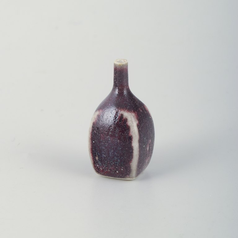 Antageligt Stig Lindberg, miniature vase af stentøj, studio hand for 
Gustavsberg.