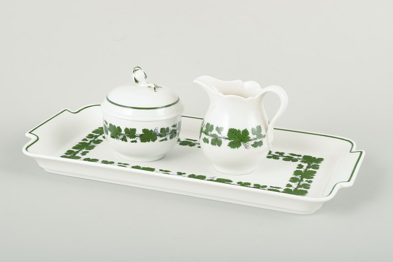 Meissen, sættebakke med flødekande og sukkerskål, stel Vine-Leaf Pattern, “Voller grüner Weinkranz”
