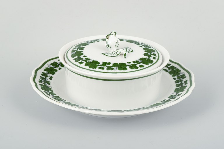 Meissen, Smørskål med låg, stel Vine-Leaf Pattern, “Voller grüner Weinkranz”