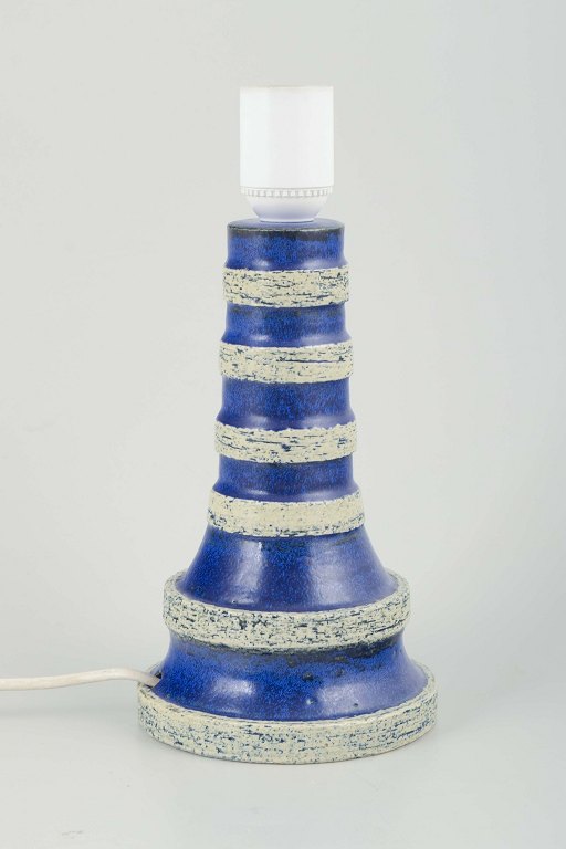 Britt-Louise Sundell (1928–2011)
Gustavsberg, Sverige.
Bordlampe, 1960/70’erne.