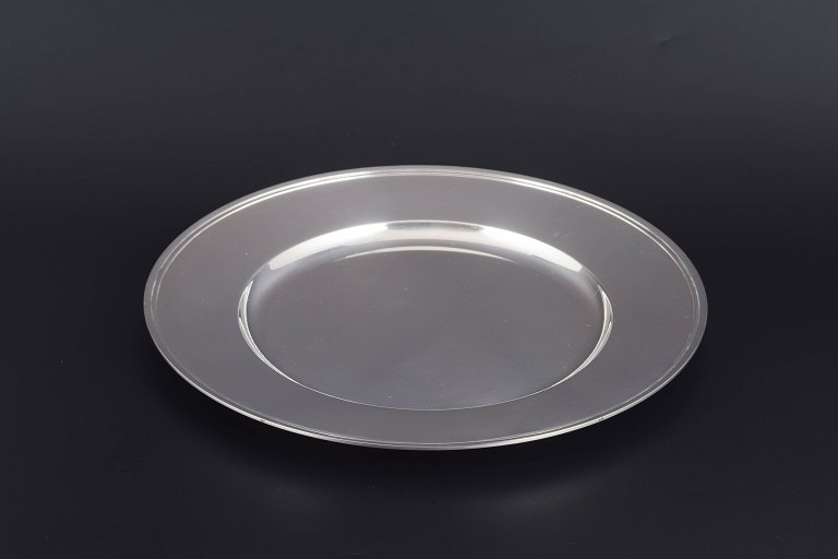 Evald NielsenDækketallerken af tretårnet sølv, 1939.